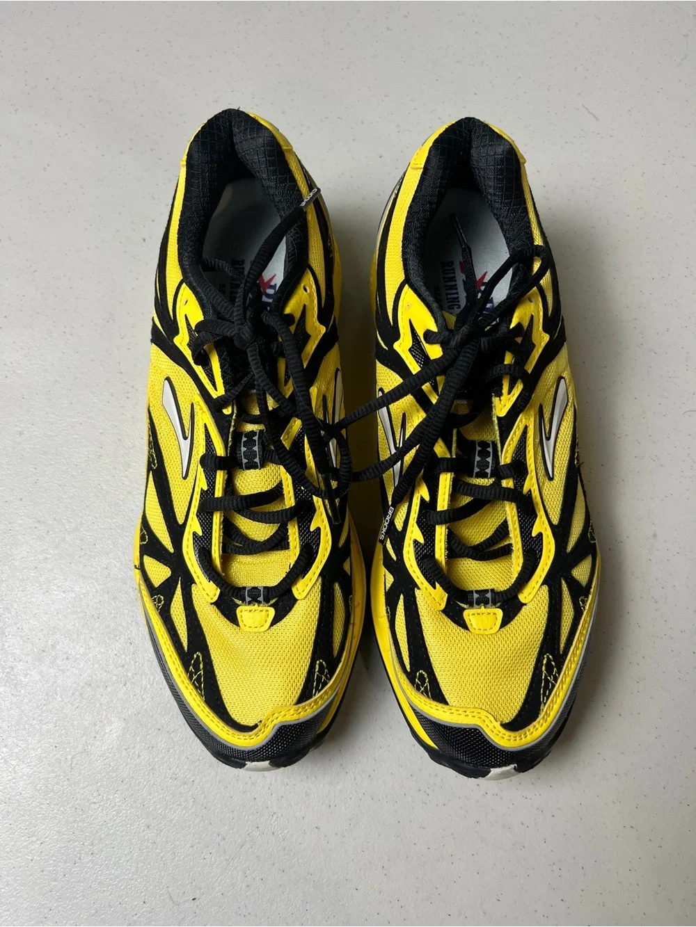 BROOKS CASCADIA YELLOW_BLACK_MOONBEAM
